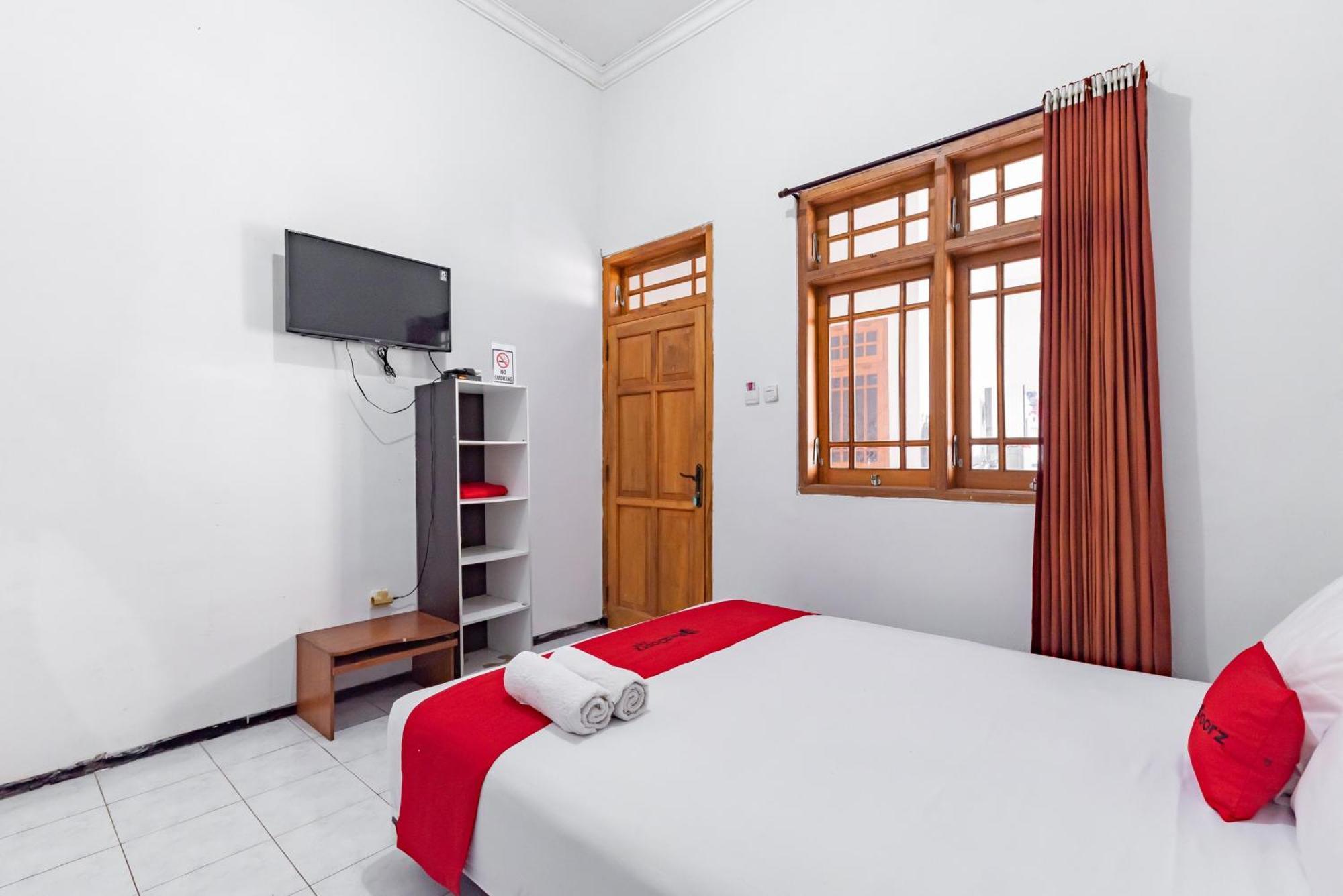 Reddoorz At Ciliwung Guest House Syariah มะลัง ภายนอก รูปภาพ