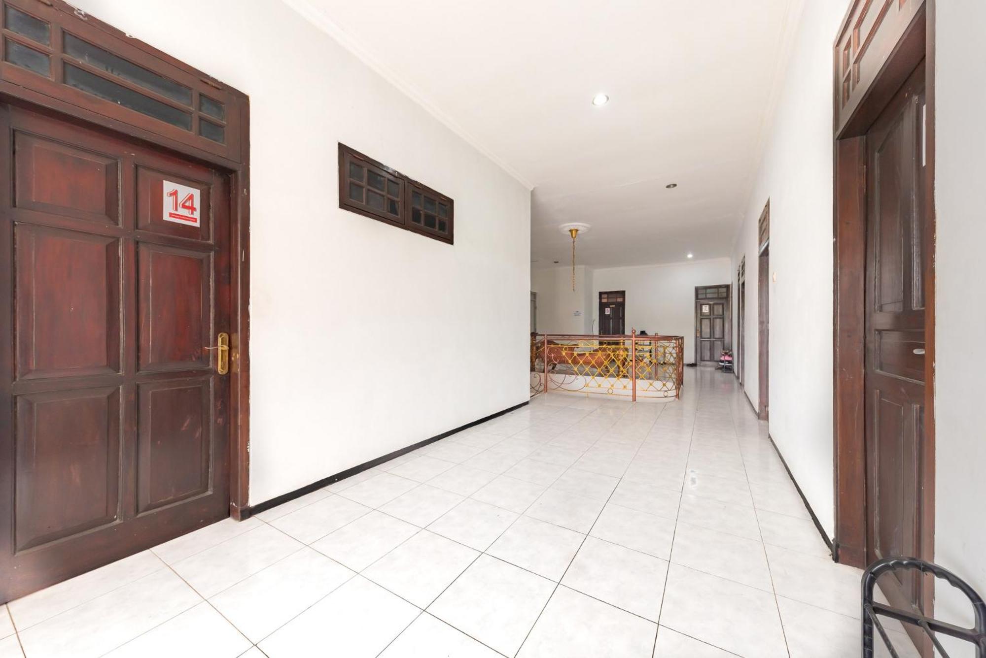 Reddoorz At Ciliwung Guest House Syariah มะลัง ภายนอก รูปภาพ
